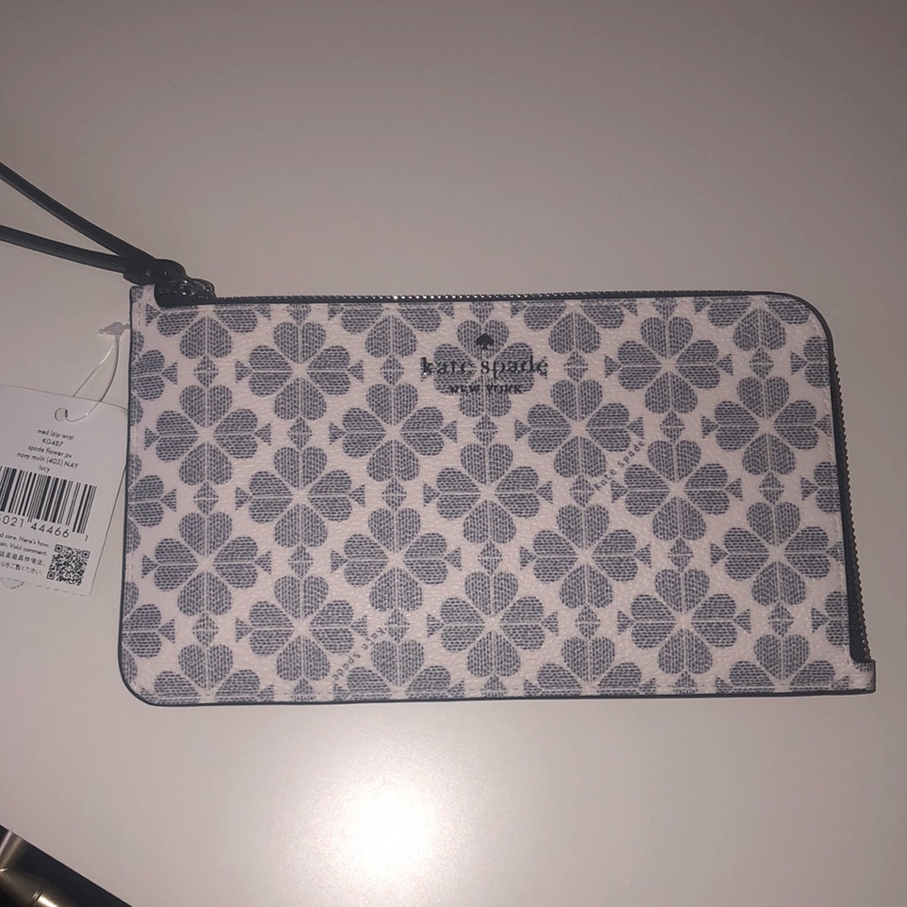 Kate Spade Lucy Medium Zip Wristlet 💙